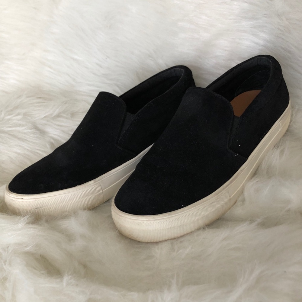 Black Steve Madden slip on shoes